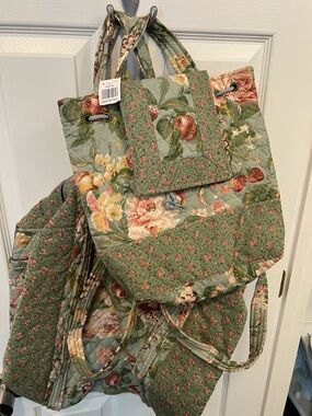Quilted Floral Green Drawstring Backpack